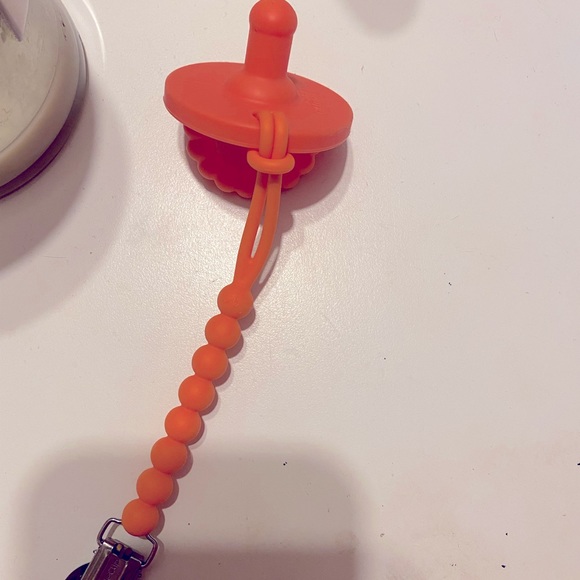 Ryan and Rose paci & clip - Picture 1 of 1